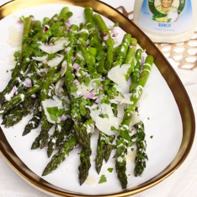 Grilled asparagus salad with bottle